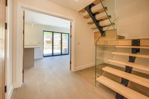 undefined, Newnham Road,Plympton,PL7 4AW