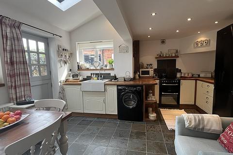 2 bedroom cottage for sale, Goadby Road, Waltham On The Wolds