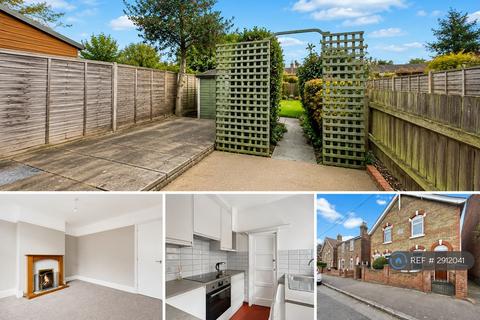 3 bedroom semi-detached house to rent, Granville Road, Colchester, CO1