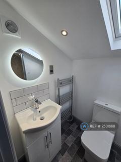 2 bedroom flat to rent, Regent Road, Altrincham, WA14