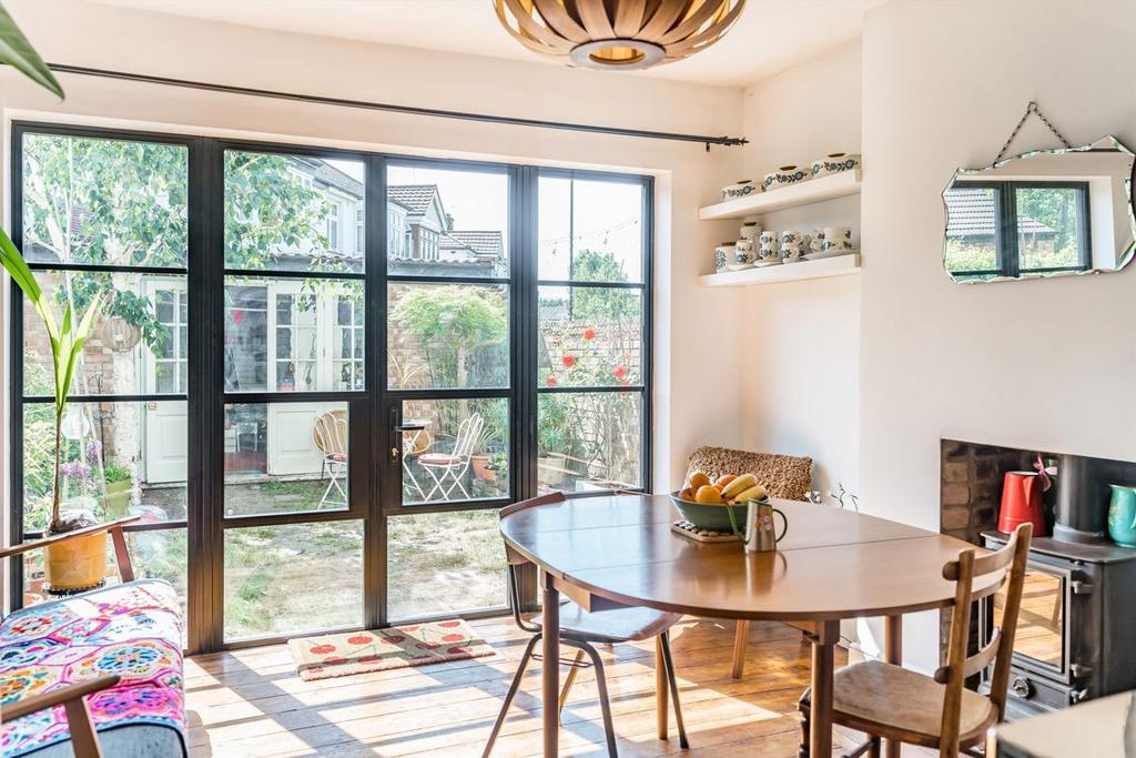 Dining room, fireplace