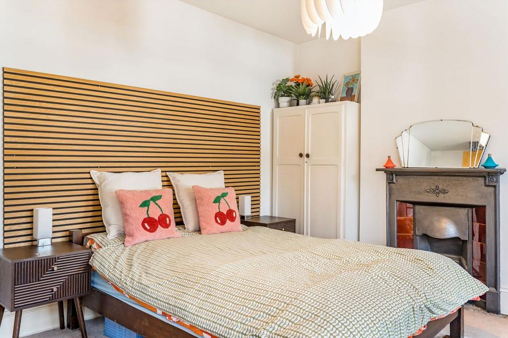 Bedroom, fireplace