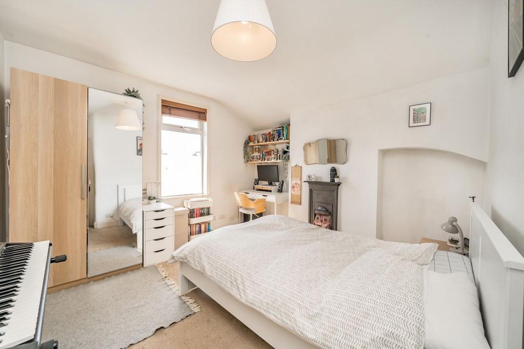 Bedroom, fireplace
