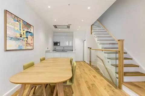 5 bedroom terraced house to rent – pohled 2