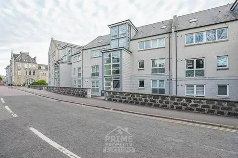 3 bedroom flat for sale