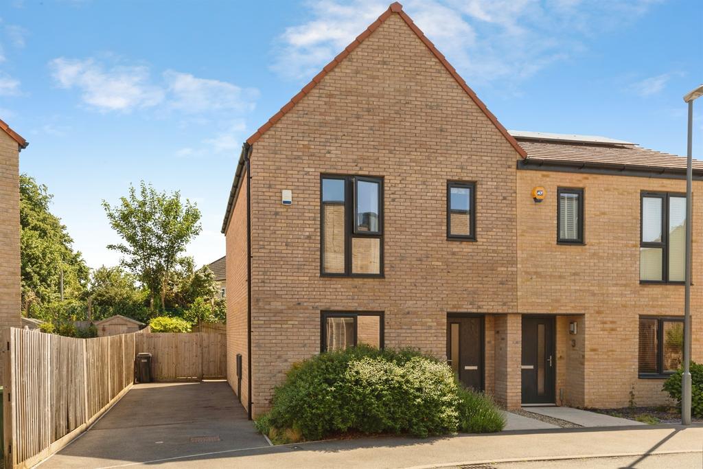 3 bedroom semi-detached house for sale