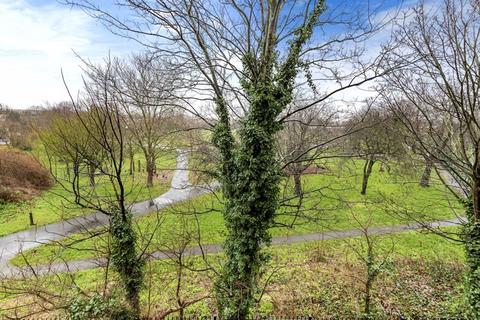 2 bedroom apartment to rent, Mayfair Court, Hunting Place, Hounslow, TW5