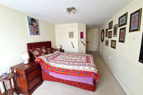 3 bedroom flat for sale, Tilbury Close, Hatch End
