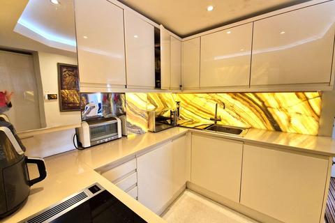 3 bedroom flat for sale, Tilbury Close, Hatch End