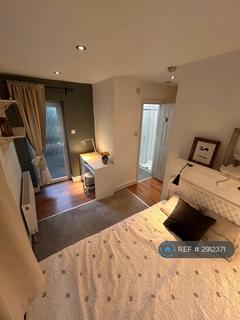 Studio to rent, Salcombe Gardens, London, NW7