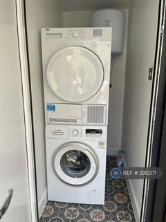 Studio to rent, Salcombe Gardens, London, NW7