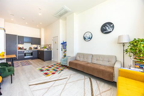 2 bedroom apartment for sale, Carnation Gardens, Hayes, UB3