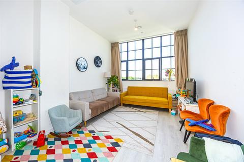 2 bedroom apartment for sale, Carnation Gardens, Hayes, UB3