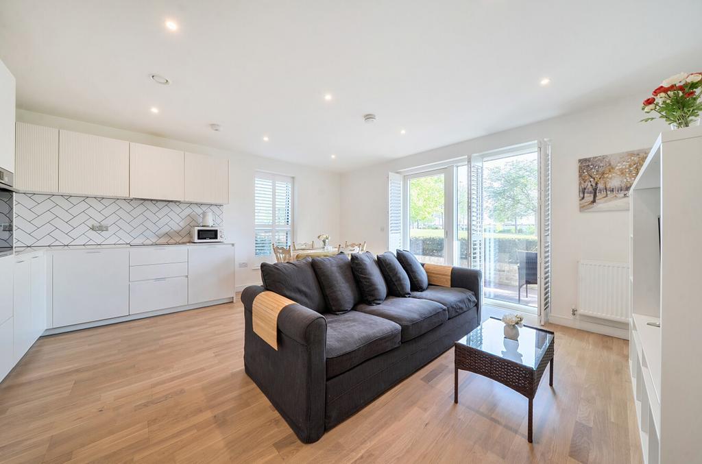 Apartment in London, London Borough of Ealing - View 2