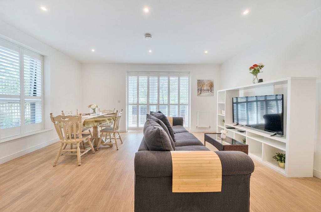 Apartment in London, London Borough of Ealing - View 3