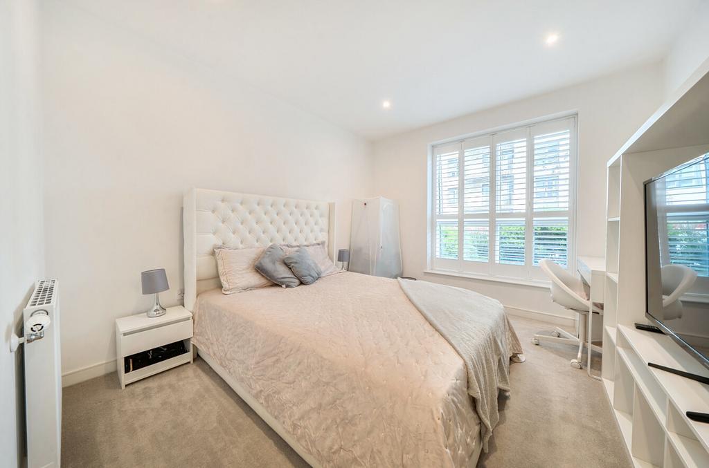 Apartment in London, London Borough of Ealing - More