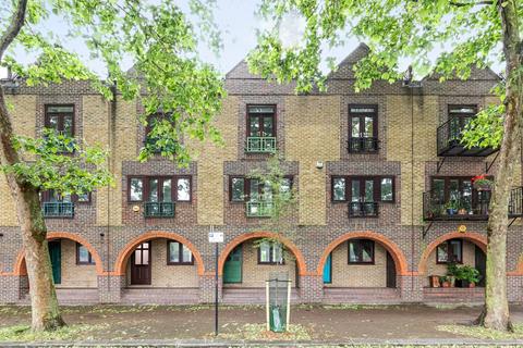 4 bedroom terraced house for sale, Greenland Quay, London, SE16