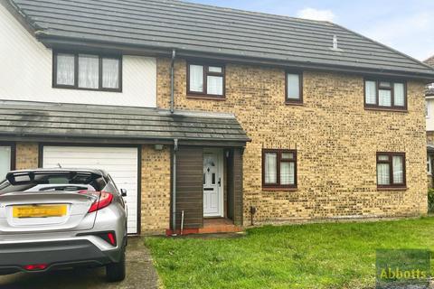 2 bedroom terraced house to rent, Charleston Avenue, Basildon, SS13