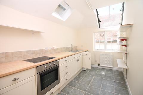3 bedroom apartment to rent, East Street, Chichester, PO19