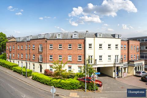 2 bedroom flat for sale, Station Approach, Amersham, HP6