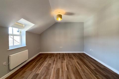 2 bedroom apartment to rent, Pine Street, Aylesbury, HP19