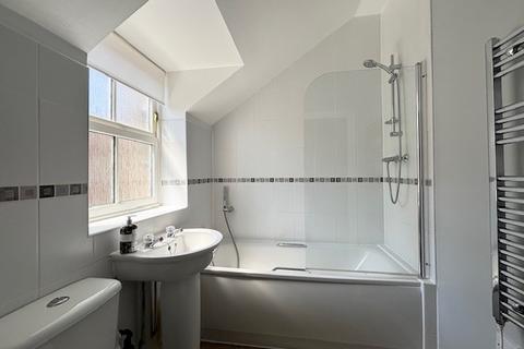 2 bedroom apartment to rent, Pine Street, Aylesbury, HP19
