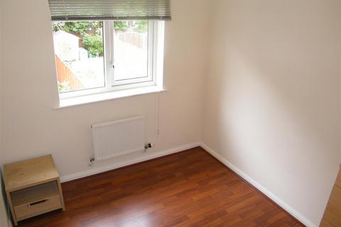 2 bedroom terraced house to rent, Rissington Avenue, Manchester, M23