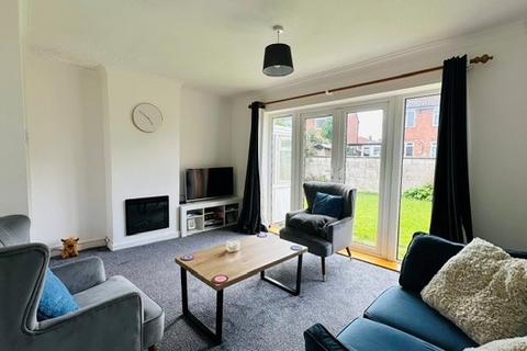 3 bedroom semi-detached house to rent, Lodge Drive, Northwich, CW9