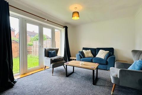 3 bedroom semi-detached house to rent, Lodge Drive, Northwich, CW9