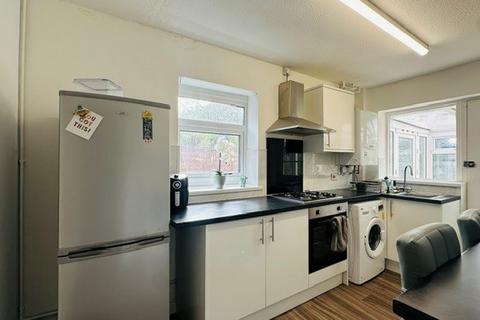3 bedroom semi-detached house to rent, Lodge Drive, Northwich, CW9