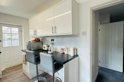 3 bedroom semi-detached house to rent, Lodge Drive, Northwich, CW9