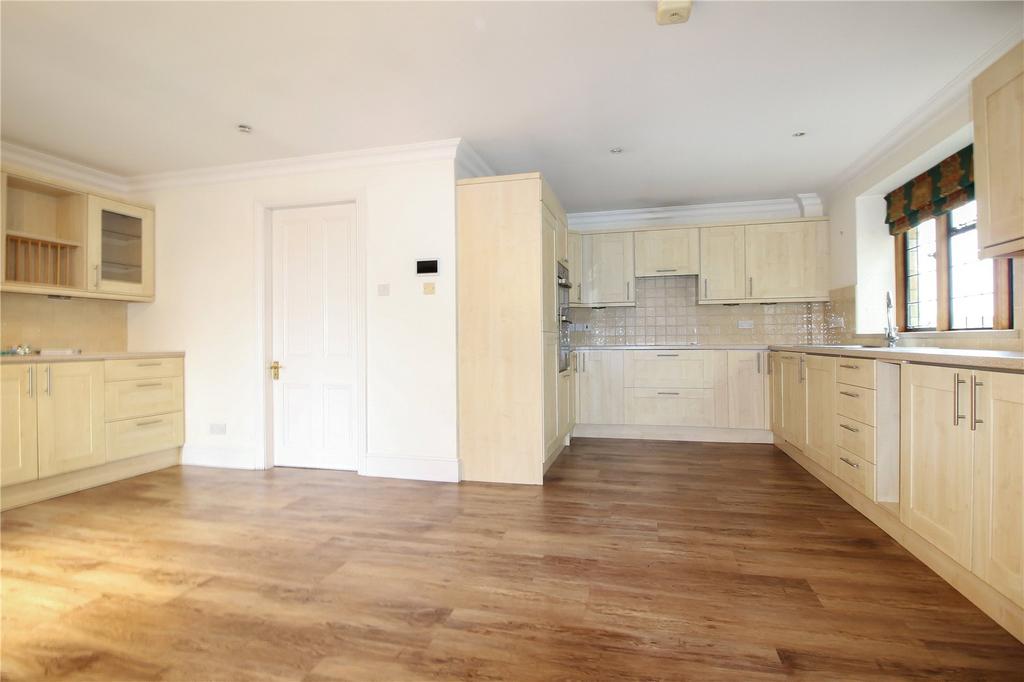 Bagendon, Cirencester, Glos, GL7 4 bed detached house £3,000 pcm (£