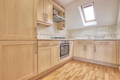 2 bedroom flat for sale, St. Bartholomews Court, Riverside, Cambridge