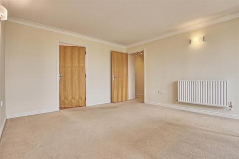 2 bedroom flat for sale, St. Bartholomews Court, Riverside, Cambridge