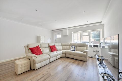 Topiary Square, Stanmore Road, Kew, Richmond, TW9