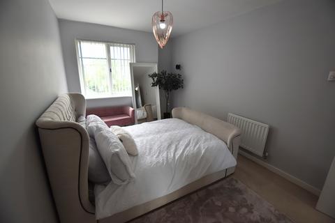 2 bedroom flat to rent, Sandpiper House, Bletchley