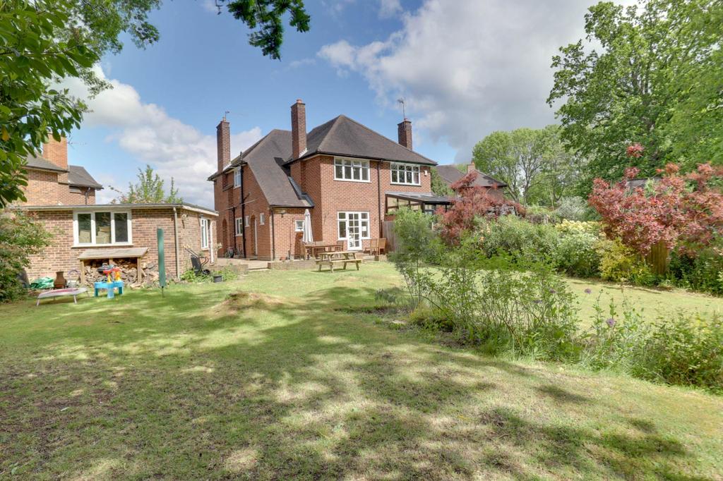 Burnham Rise Burnham Rise, Emmer Green 3 bed semi-detached house for sale - £735,000