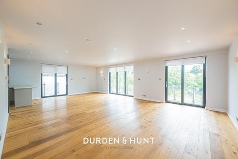 2 bedroom apartment to rent, Eden Avenue, Chigwell, IG7