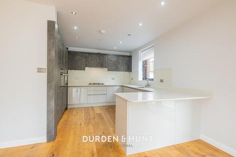 2 bedroom apartment to rent, Eden Avenue, Chigwell, IG7