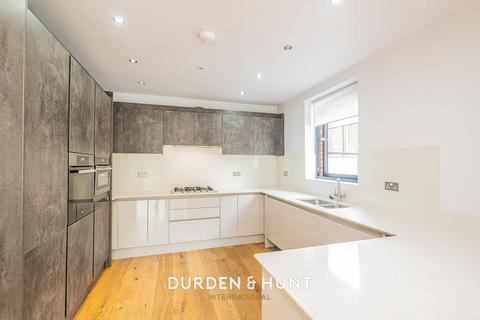 2 bedroom apartment to rent, Eden Avenue, Chigwell, IG7