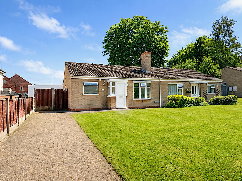 2 bedroom semi-detached bungalow for sale