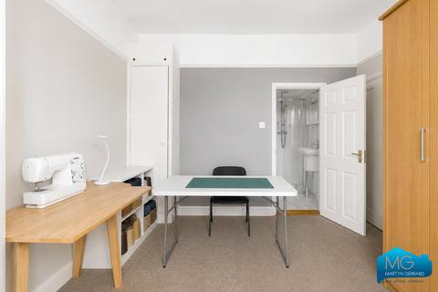 2 bedroom apartment for sale, Ballards Lane, London, N3