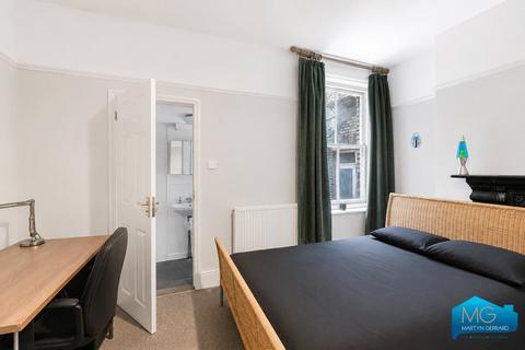 2 bedroom apartment for sale, Ballards Lane, London, N3