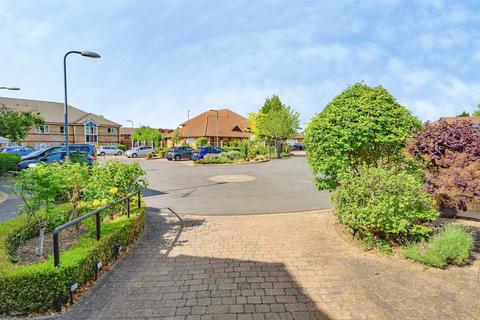 2 bedroom flat for sale, Hancock Drive, Luton