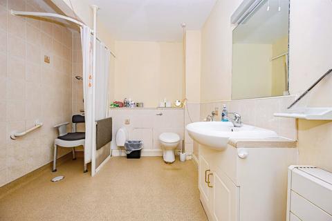 2 bedroom flat for sale, Hancock Drive, Luton
