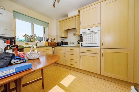 2 bedroom flat for sale, Hancock Drive, Luton
