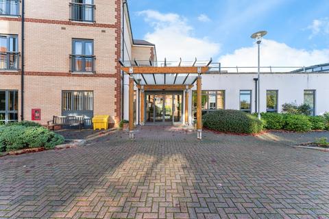 Flat - Wellbrook Way, Girton, Cambridge, Cambridgeshire, CB3