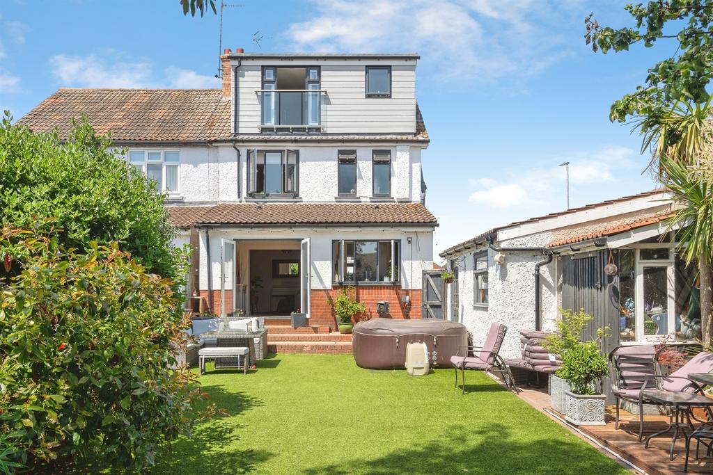 4 bedroom semi-detached house for sale