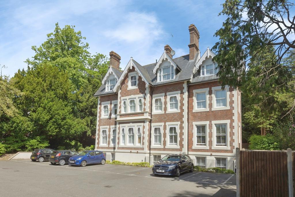 2 bedroom flat for sale