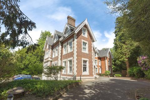 2 bedroom flat for sale, Calverley Park Gardens, Tunbridge Wells, Kent, TN1